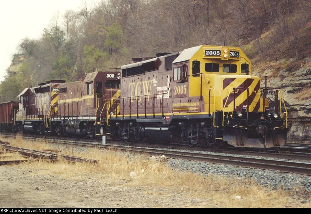 Eastbound Turn approaches the yard